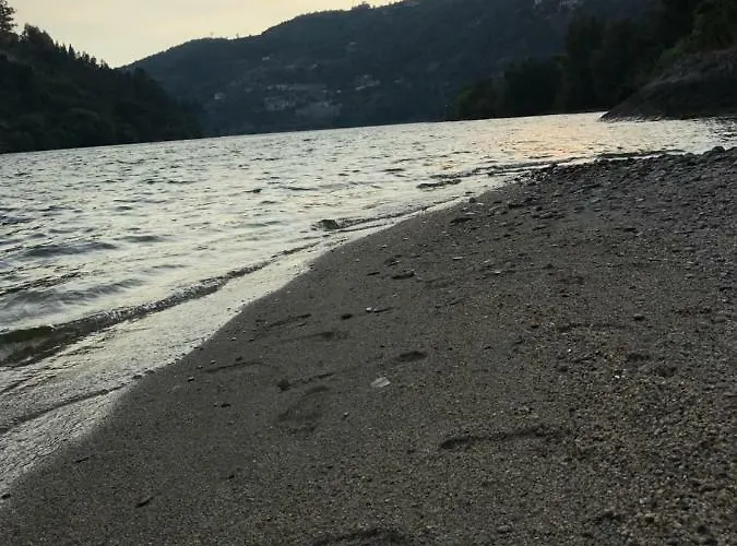 Daire Douro Vineyards And Mountains